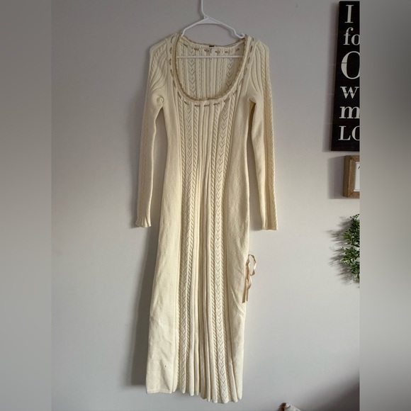 FREE PEOPLE Heart Of Gold Long Sleeve Knit Midi Dress in Egret M NWOT - Picture 5 of 14
